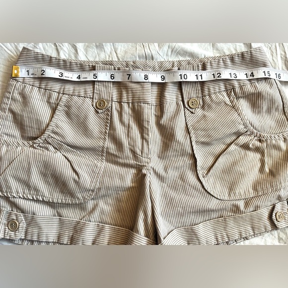 Studio Y Women's Tan Striped Shorts Size 7/8 - Picture 3 of 9